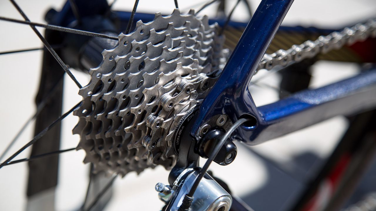 Visconti runs a Dura-Ace 11 speed cassette with 11-28 cogs