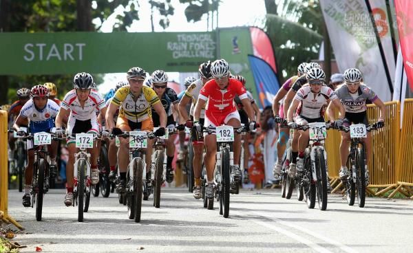 The start of the women's cross country race - stage 2 of the LIMBC