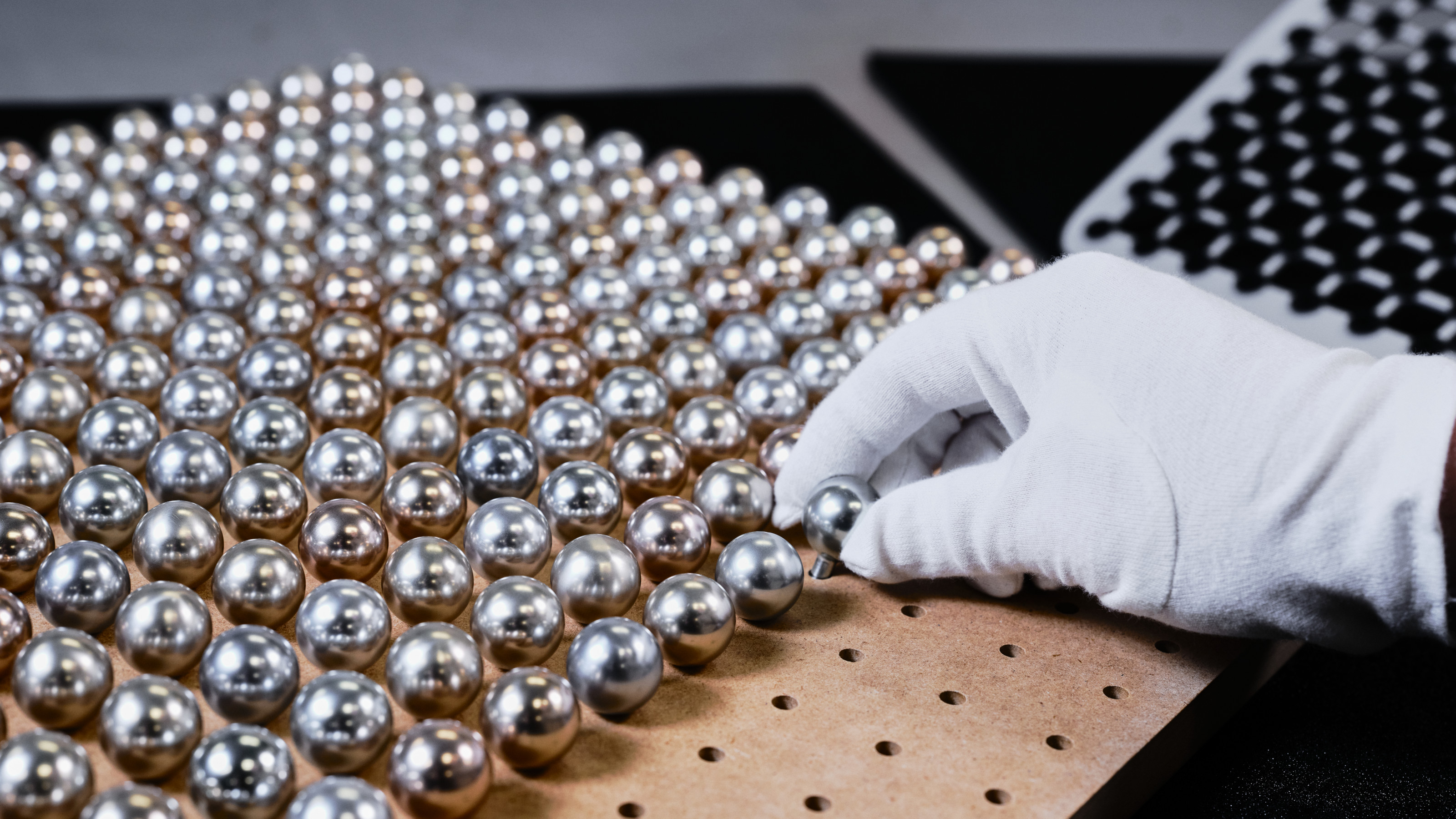 Assembling the Beolab 90 Zenith edition