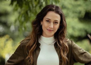 Isabella Giovinazzo plays Felicity Higgins in Neighbours