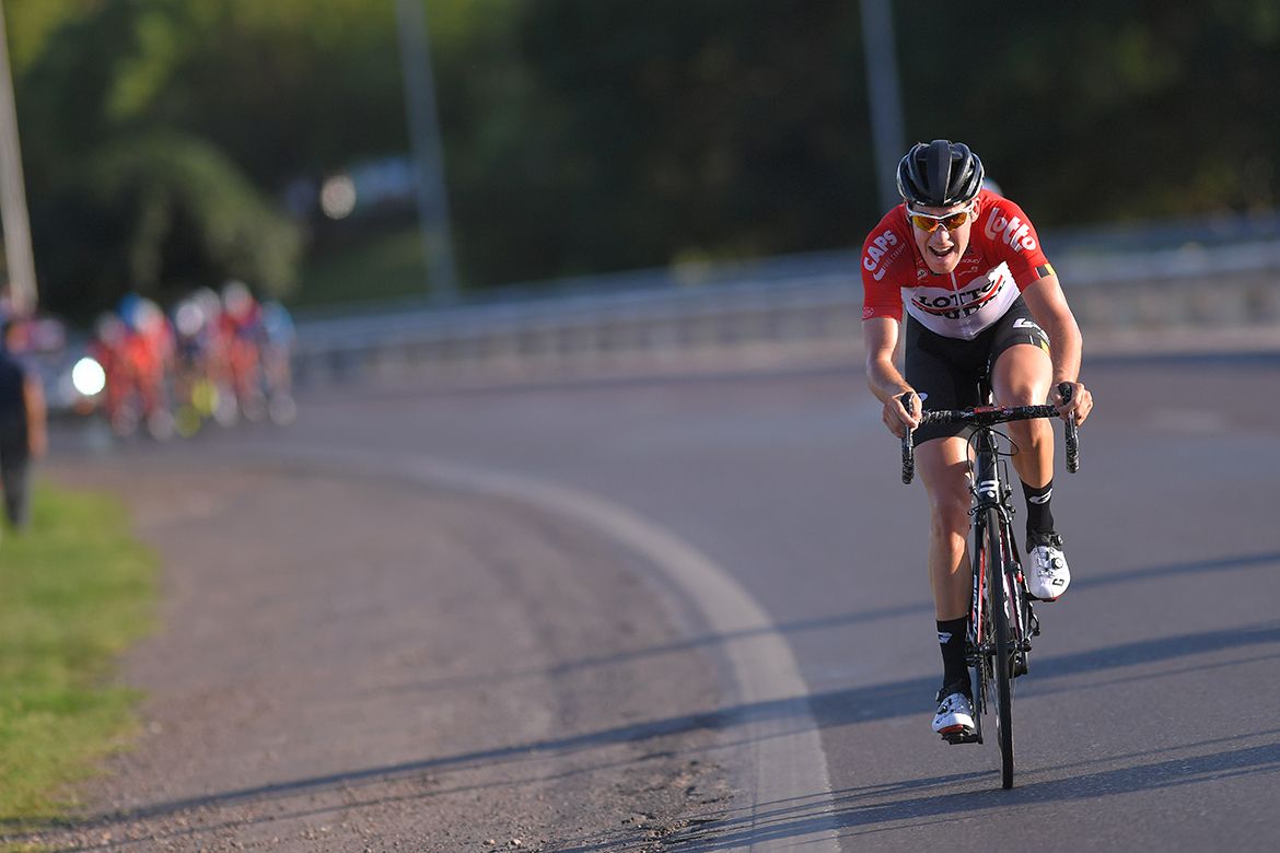 Jelle Wallays (Lotto Soudal) holding off the chasers for the win