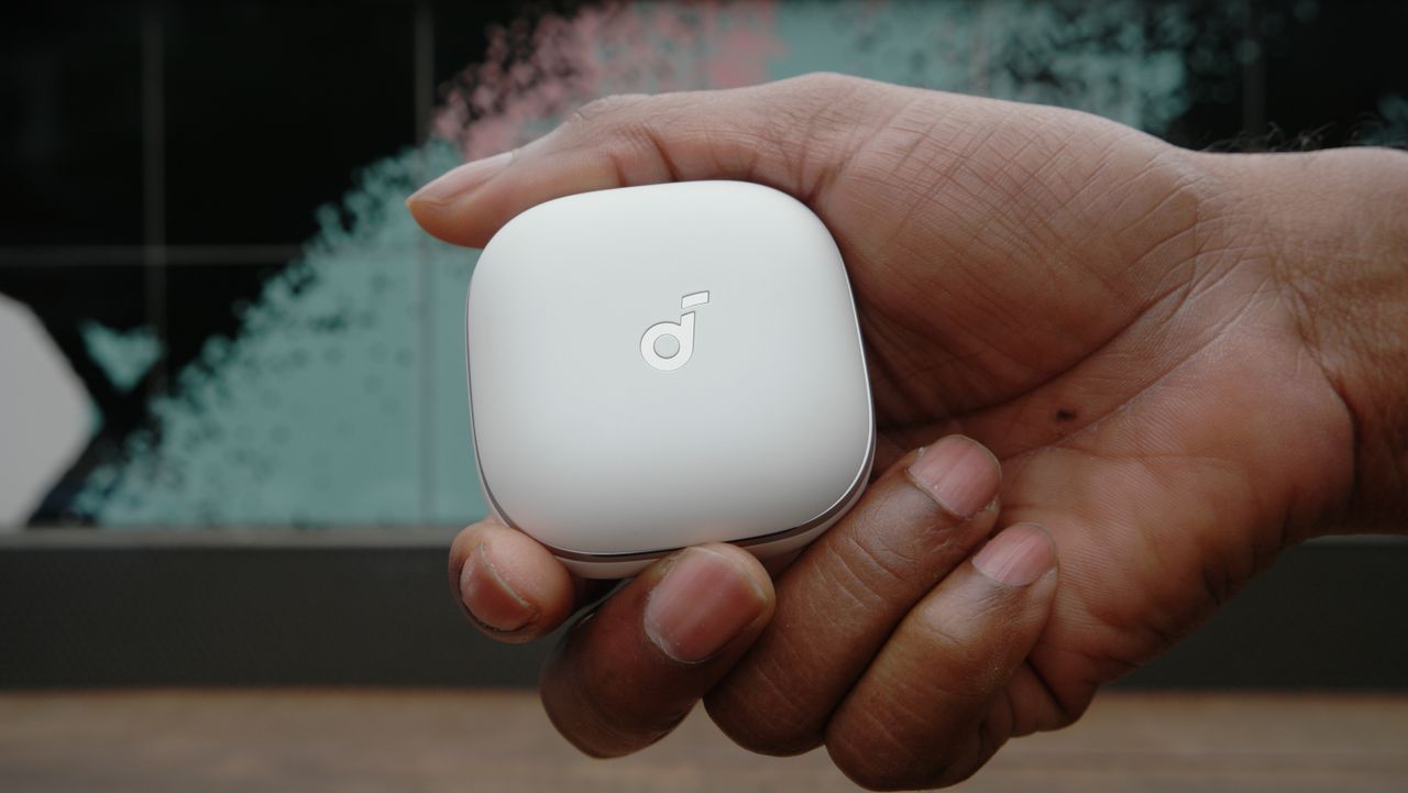 Anker Soundcore Liberty 5 shown with the lid closed