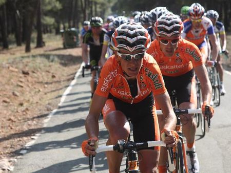 Euskaltel-Euskadi set the pace for Samuel Sanchez