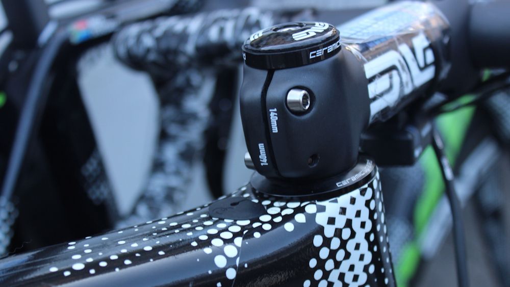 140mm ENVE stem and a CeramicSpeed headset for the Norwegian National Champion