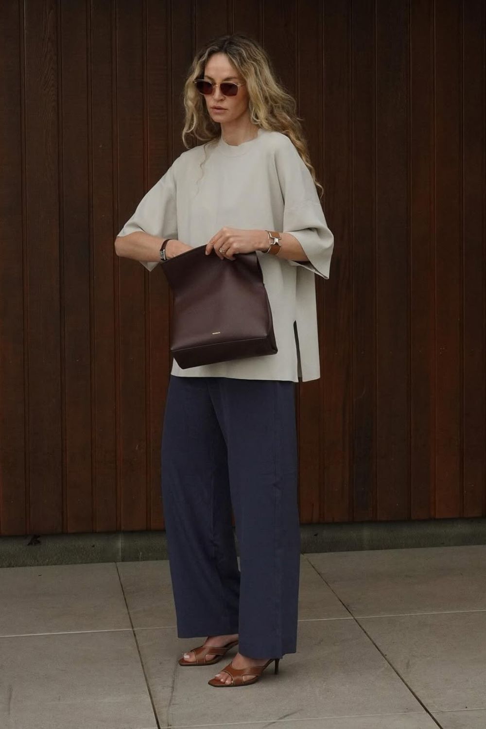 @anoukyve how to style an oversized t-shirt