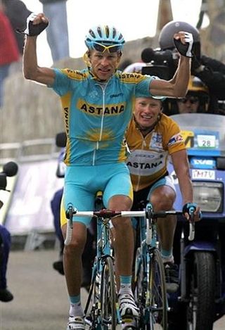 Andrey Kashechkin (Astana Team) pumps his fists with delight atop Sierra de la Pandera.