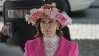 Carrie Preston as Elsbeth wearing a flowery hat in Season 3x02