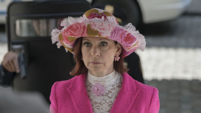 Carrie Preston as Elsbeth wearing a flowery hat in Season 3x02