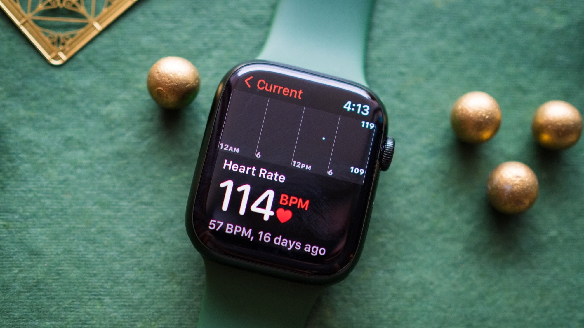 Garmin venu vs apple watch online 4