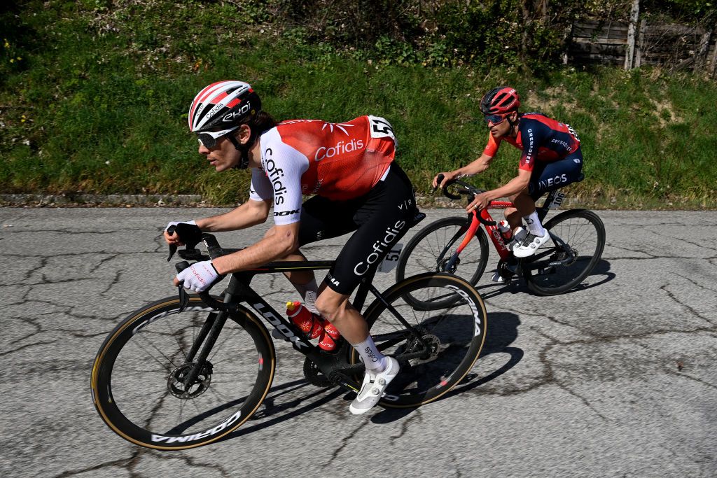 SARNANOSASSORETTO ITALY MARCH 10 LR Guillaume Martin of France and Team Cofidis and Thomas Pidcock of The United Kingdom and Team INEOS Grenadiers compete during the 58th TirrenoAdriatico 2023 Stage 5 a 1656km stage from Morro dOro to SarnanoSassotetto 1451m UCIWT TirrenoAdriatico on March 10 2023 in SarnanoSassotetto Italy Photo by Tim de WaeleGetty Images