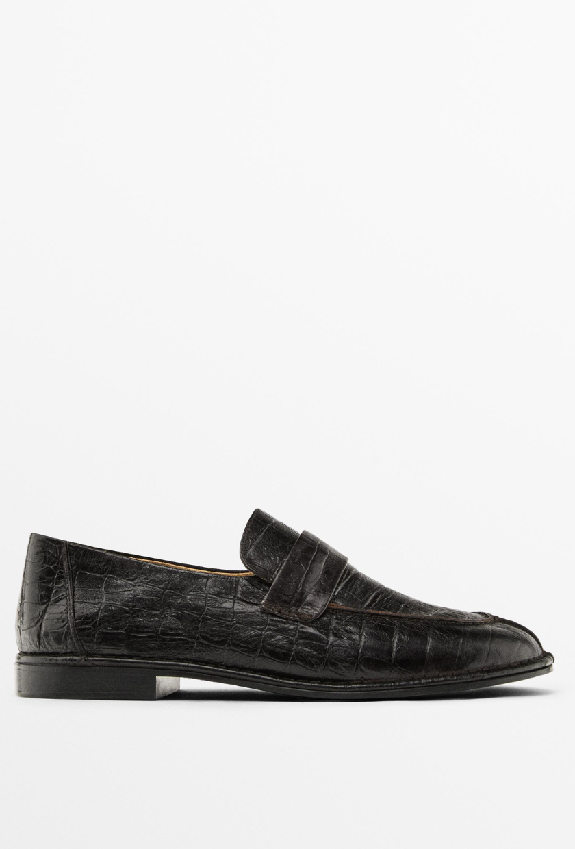 An image of Massimo Dutti loafers, a staple of preppy fashion. 