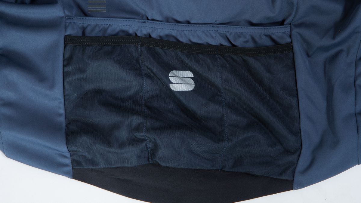 Sportful Supergiara jacket rear pockets