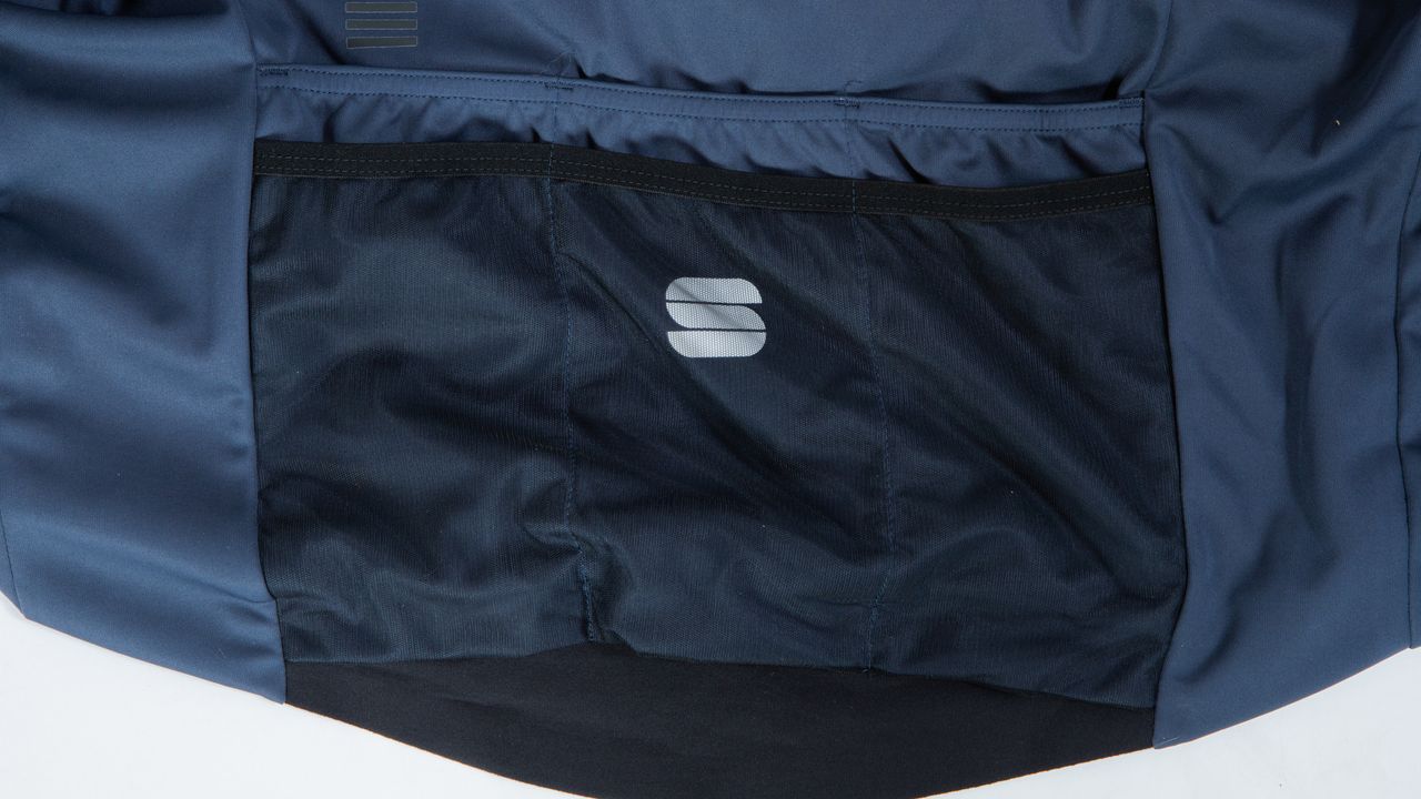 Sportful Supergiara jacket rear pockets