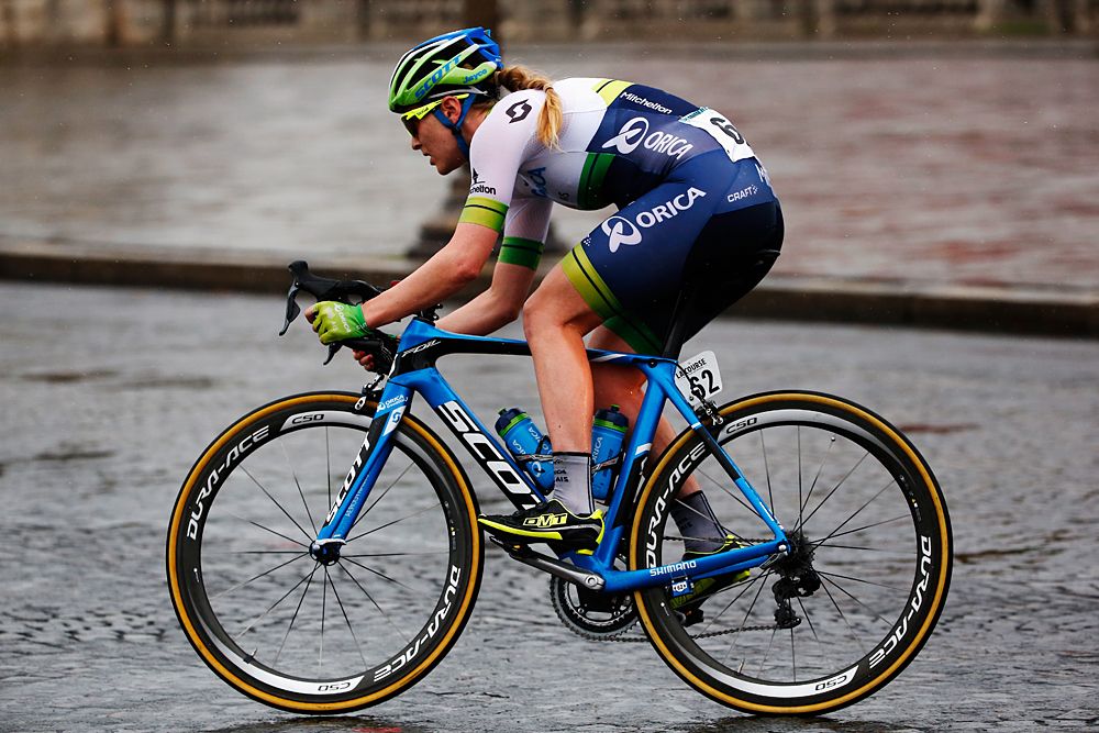 Gracie Elvin (Orica-AIS) in a solo breakaway