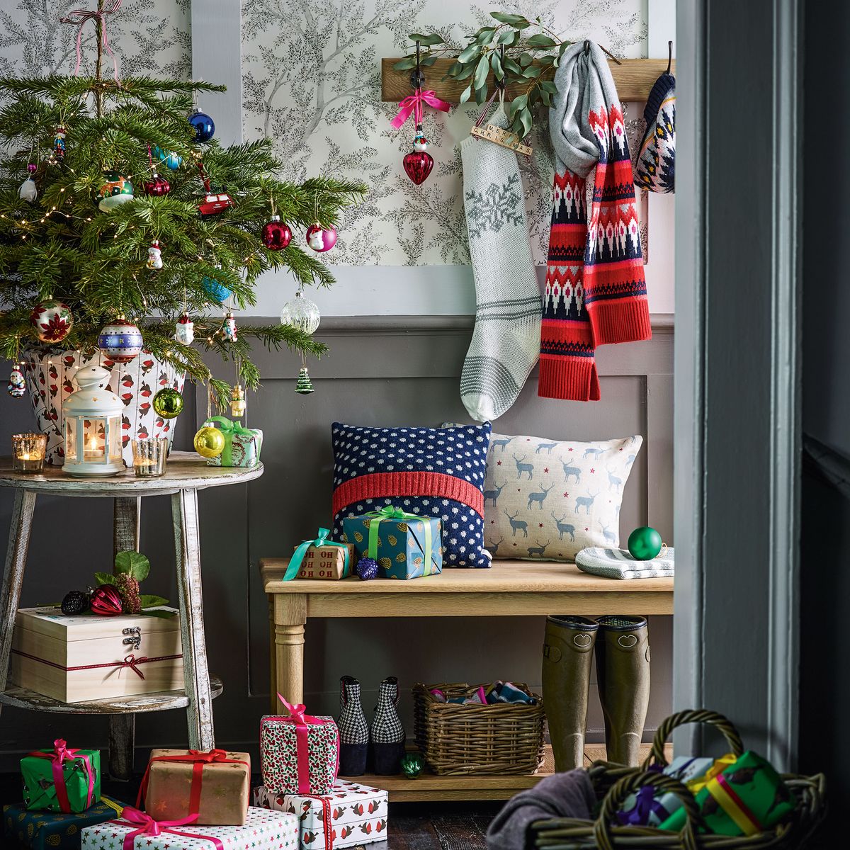 30 Christmas Hallway Decorating Ideas For A Festive Hall | Ideal Home
