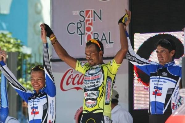 1-Jose Chacon (Gob Carabobo) 2- Juan Murillo (Gon Zulia) 3-Manuel Medina (Gob Zulia) on the podium stage 8