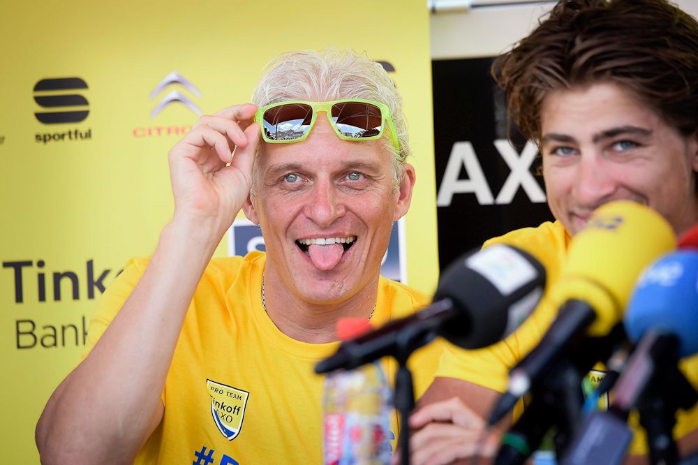 Oleg Tinkov clowns during the press conference.