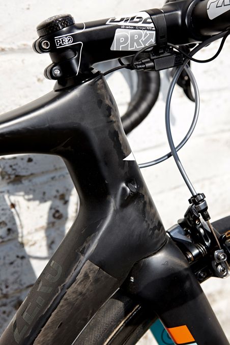 The Zero has internal cable routing for electronic and mechanical groups
