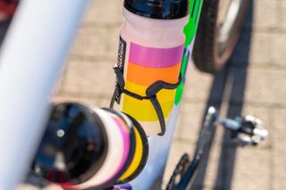 A zip tie strapped around a bottle cage at the Gravel World Championships.