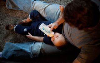 nhs to offer mental health checks to new dads