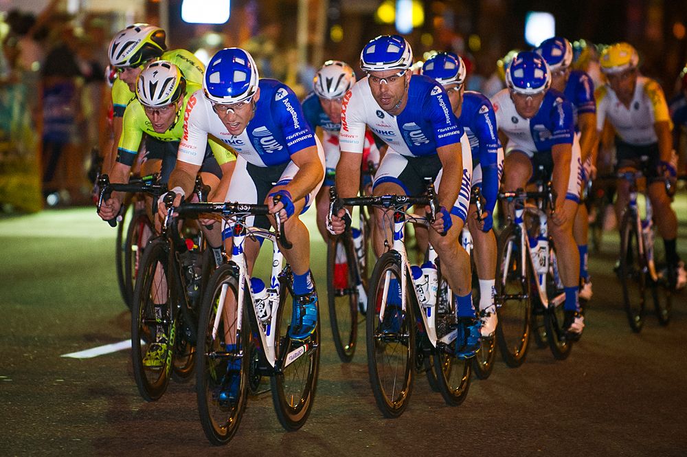 The UHC mens team starting to organize into the blue and white A-Train to deliver their man Carlos Alzate for an eventual win.
