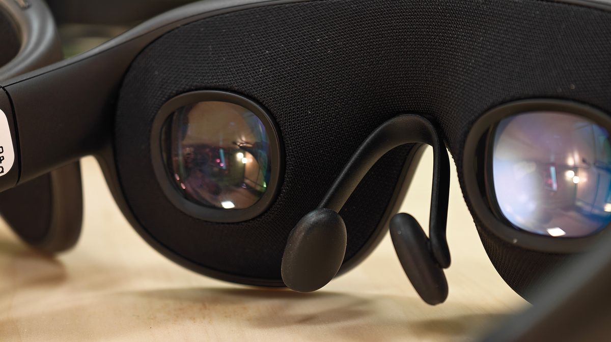 A hands-on look at Meta VR Glasses
