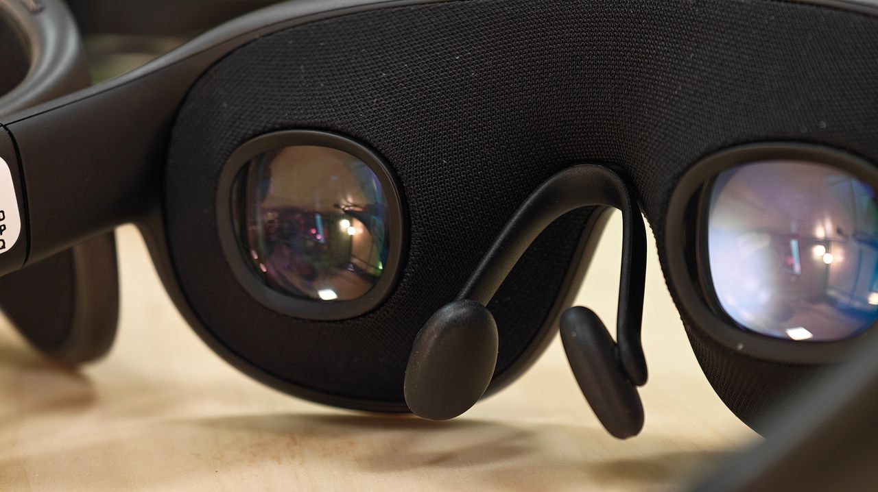 A hands-on look at Meta VR Glasses
