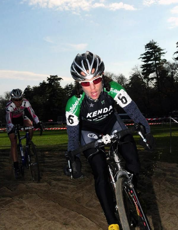 Mary McConneloug (Kenda-Seven-No Tubes) with Elliot close behind.