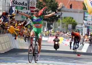 Matteo Priamo (CSF Group Navigare) wins over Alan Pérez (Euskaltel-Euskadi).