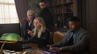 Glenn Close and Jamie Demetriou stand together behind Cameron Diaz and Jamie Foxx as they work a computer in Back in Action.