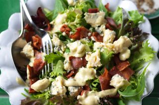 Low carb lunch ideas: blue cheese salad