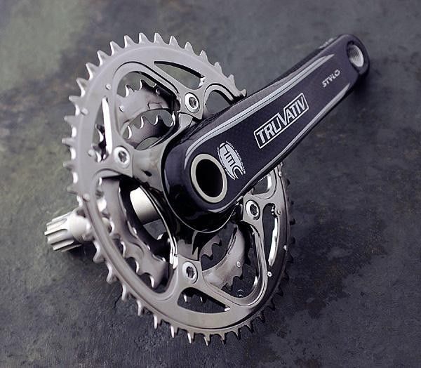 Similar construction techniques as in the Rouleur Carbon road crankset, but modified for off-road application.