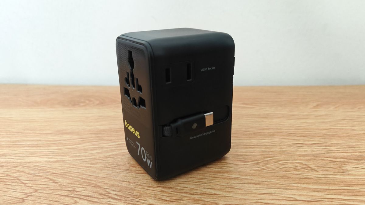 Baseus EnerCore CG11 Universal Travel Adapter with Retractable Cable