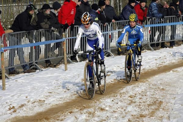 Marianne Vos in a fresh world champion's kit ahead of Van den Brand