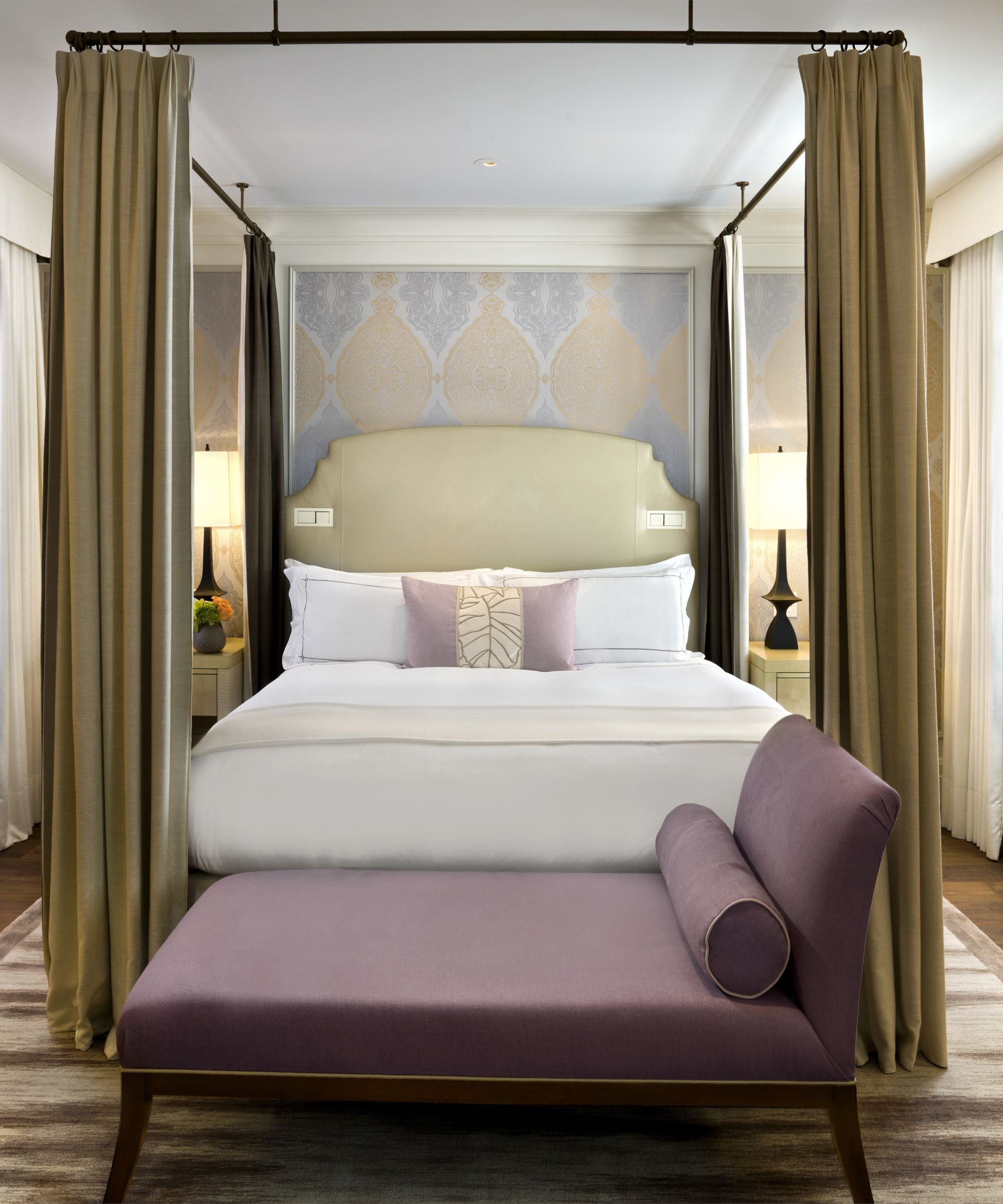 a classic modern bedroom idea for a neutral scheme