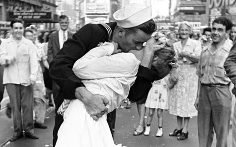 Guy nurse navy kissing Kissing Sailor