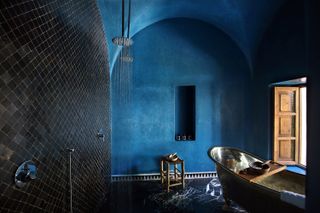 blue bathroom with tadelakt walls