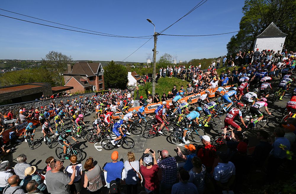 The peloton at Fleche Wallonne 2018