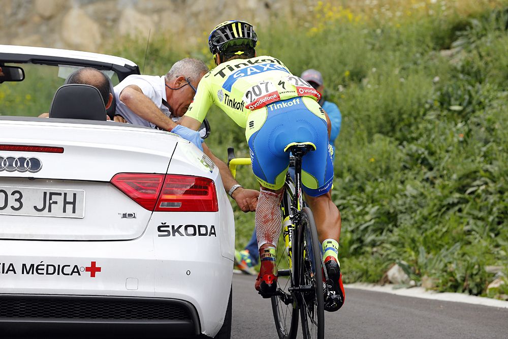 Sergio Paulinho (Tinkoff-Saxo) at the doctor's car