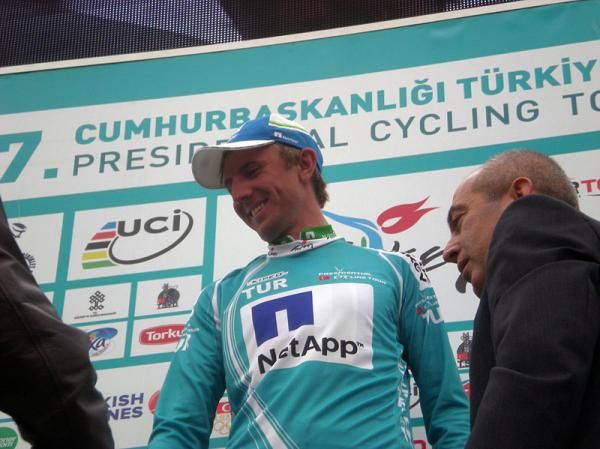 Bartosz Huzarski is the new race leader