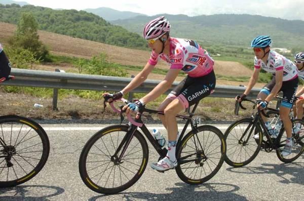 Ryder Hesjedal (Garmin-Barracuda) in the maglia rosa.