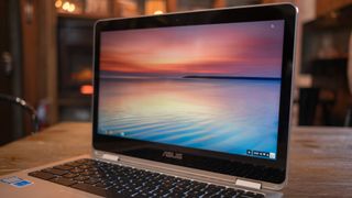 asus chromebook flip on a wooden table