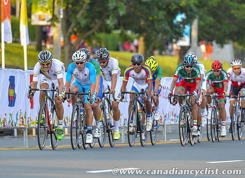 Cano goes to the front for Colombia to chase down the break at the start of the last lap