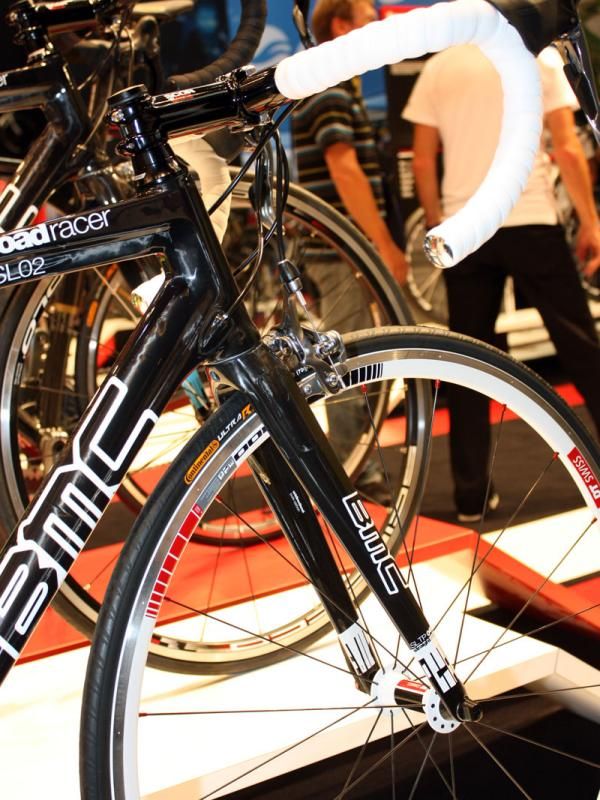 The redesigned Roadracer SL01 now includes a tapered fork.