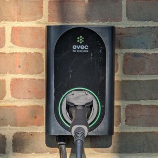 Evec VEC01 wall-mounted charger