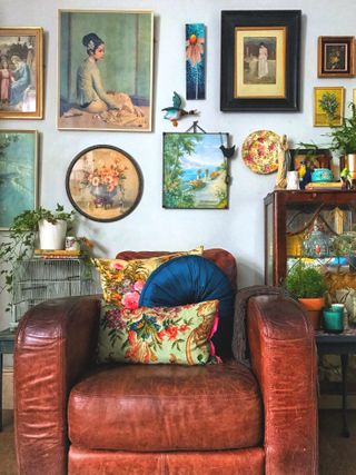 Gallery wall with vintage style