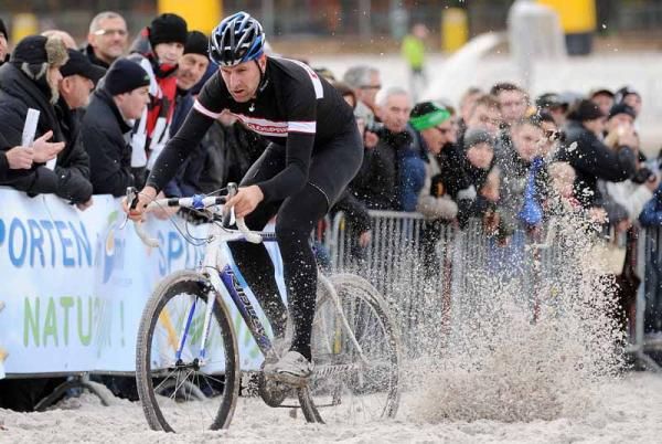 Erwin Vervecken kicks up some sand