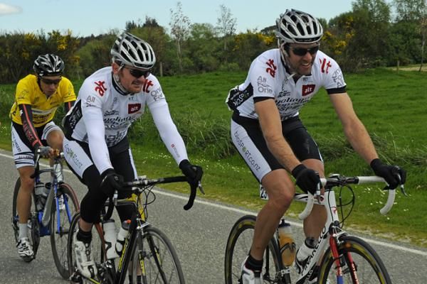 Teammates Floyd Landis and Nick Lovegrove discuss yesterdays stage