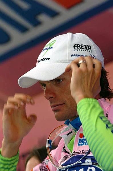Di Luca keeps pink.