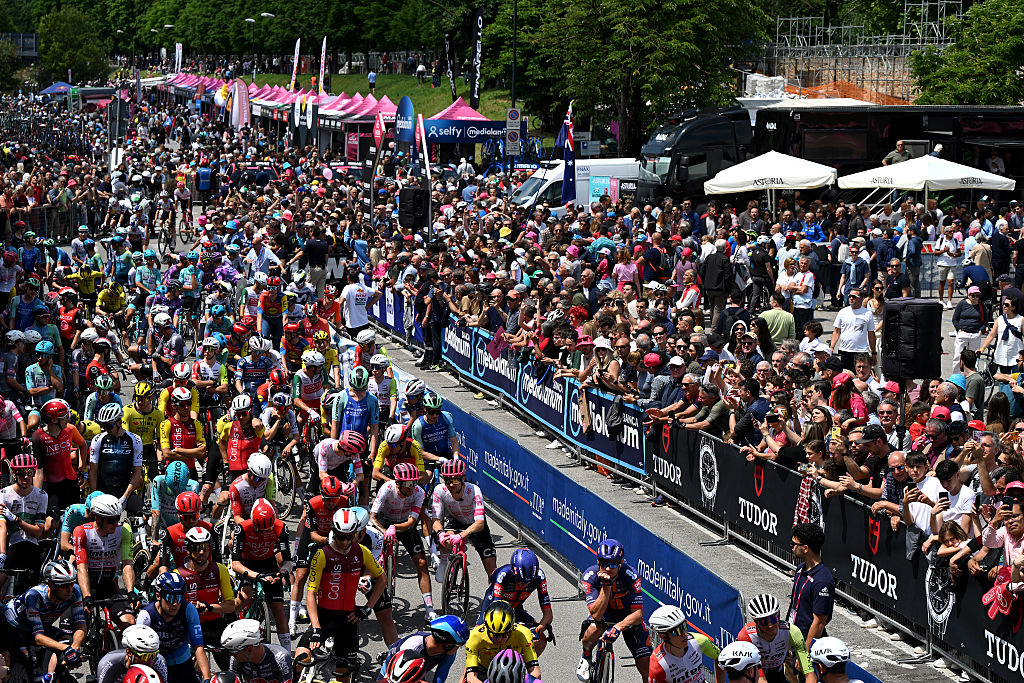 TREVISO ITALY MAY 24 A general view of the peloton prior to the 108th Giro dItalia 2025 Stage 14 a 195km stage from Treviso to Nova Gorica UCIWT on May 24 2025 in Treviso Italy Photo by Dario BelingheriGetty Images